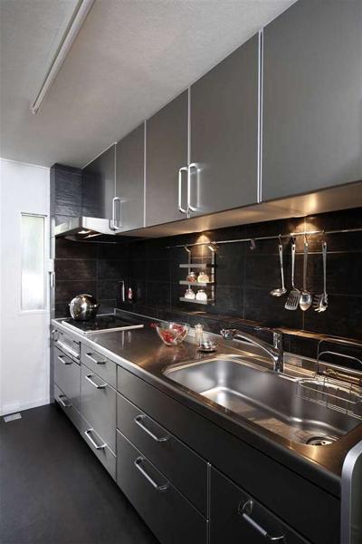 モノトーンでまとめたキッチン