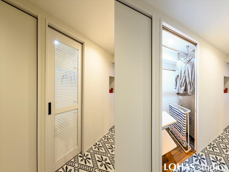 廊下沿いに作られた、なにかと便利な室内干しスペースです。キッチン横に独立させた洗濯機置き場からも近く、導線もスムーズ。玄関から廊下の床～キッチンまでは、S様お気に入りのタイルを施工しています。