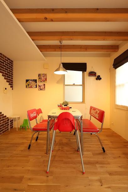 ブリックタイルがポイントのダイニングルーム