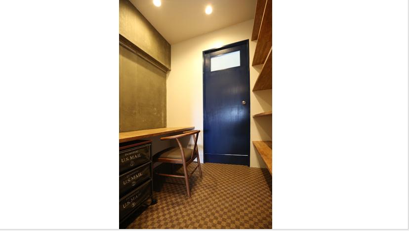 ウォークインクローゼットにはPCルームと書斎空間完備