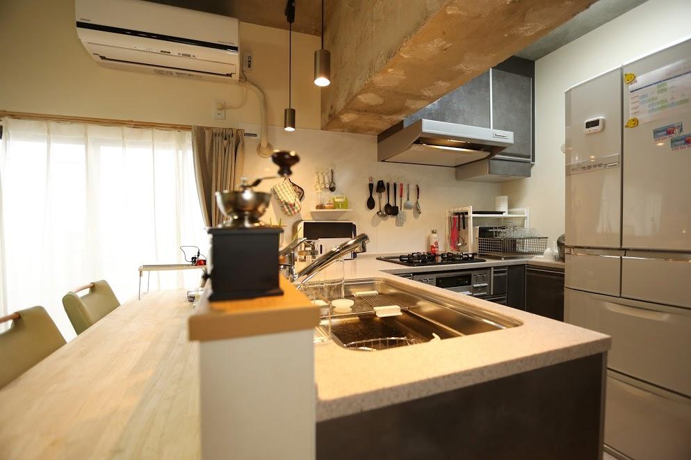 カウンター越しにお料理中もおしゃべりがはずみます