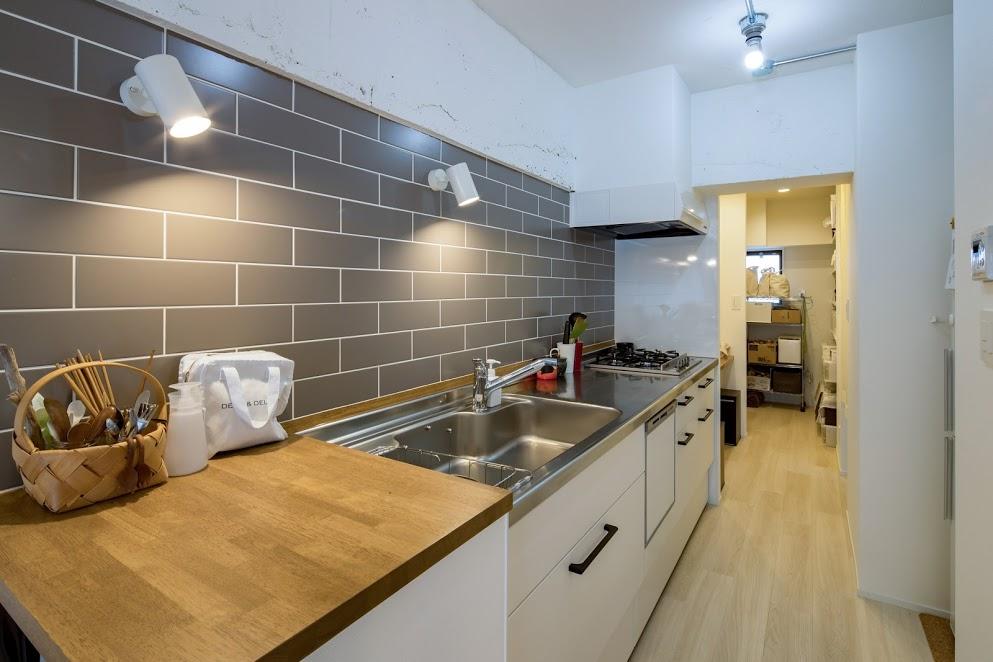 スポットライトでキッチンもおしゃれに