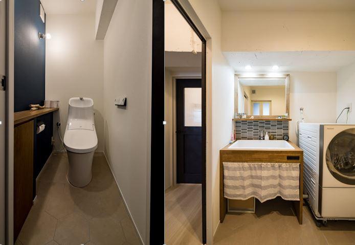 清潔感がありながらお洒落な空間に　/　木製の造作洗面台