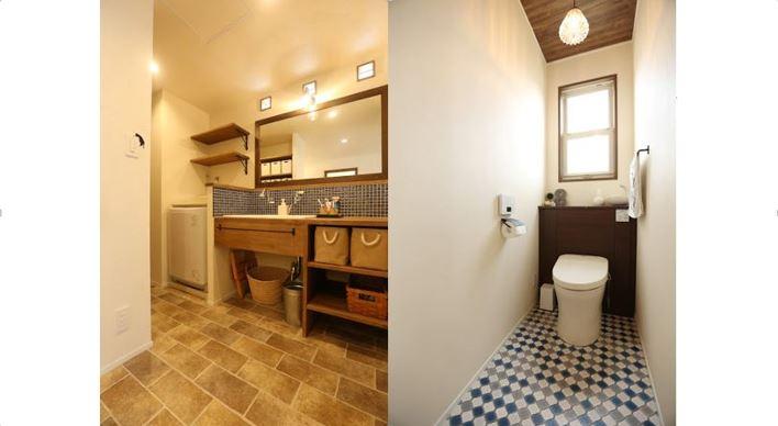 横幅のある使い勝手のよいおしゃれな造作洗面化粧台。/床のタイルと照明で、トイレも同系統の空間に。