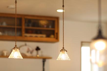 こだわりの照明がお部屋の雰囲気を一層に素敵にみせる。