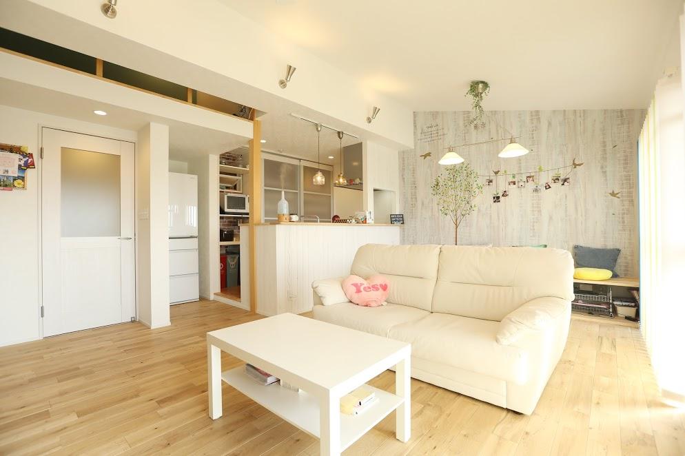 光が差し込むリビング