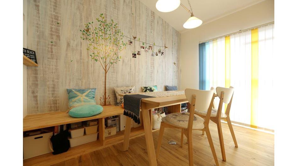 ベンチでありながら収納もできる造作家具