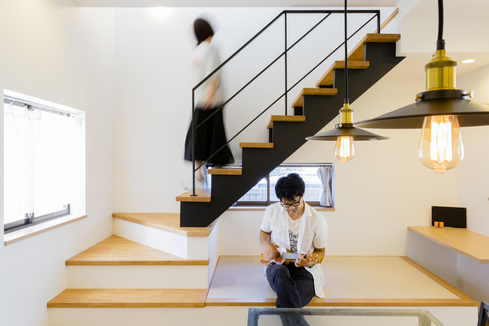 階段下を有効活用し畳スペースに。