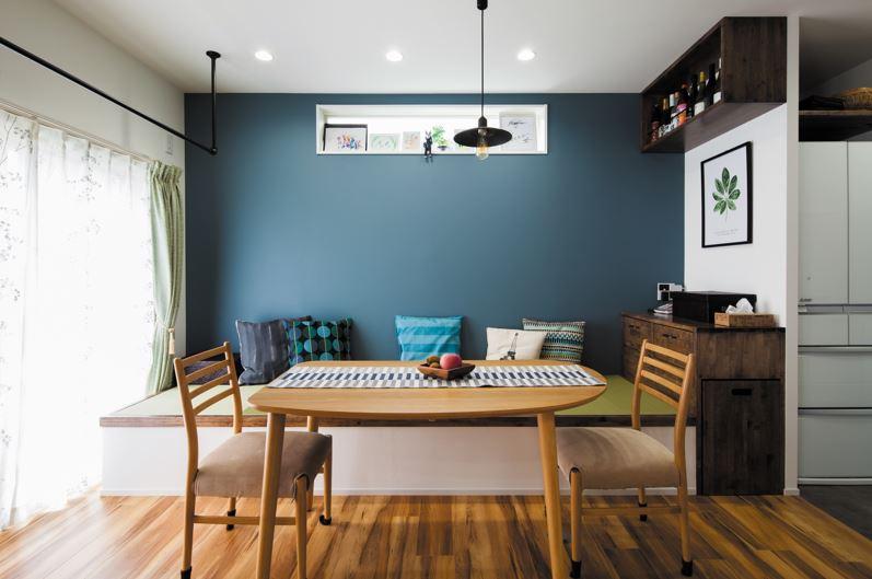 こだわりの空間　小上がり畳とアクセントウォール