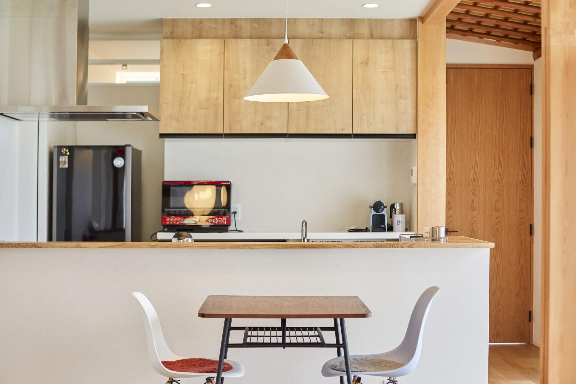 まるで古民家カフェにきたような感覚になるキッチン。