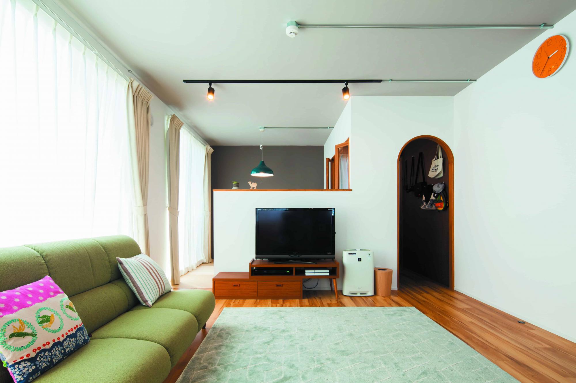 LDKには畳コーナーと書斎を隣接。右側がご主人こだわりの書斎スペースです。