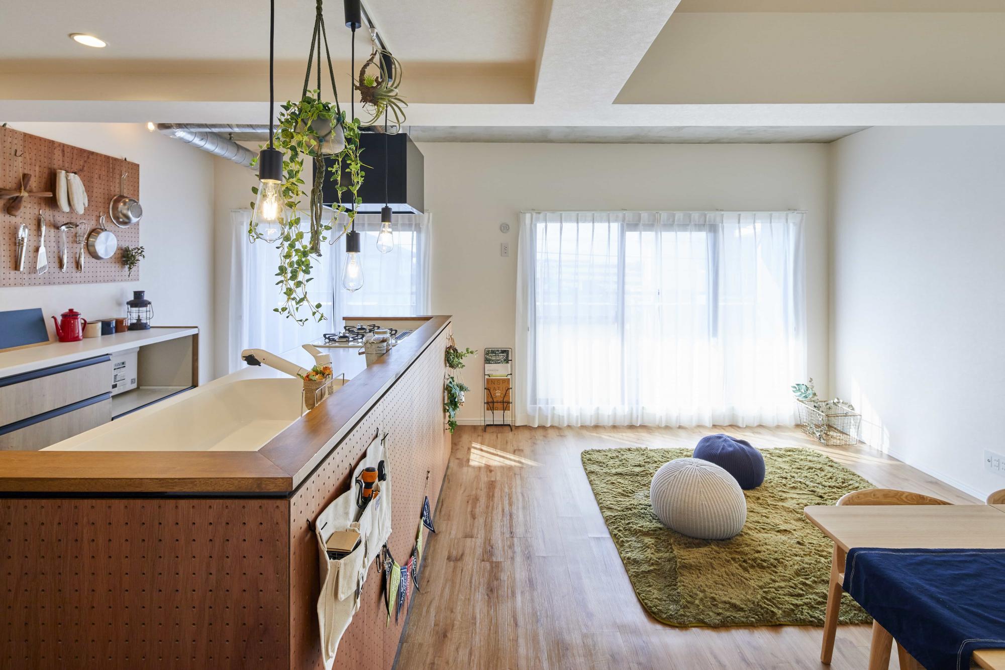 太陽の光が気持ちよく入るLDK。