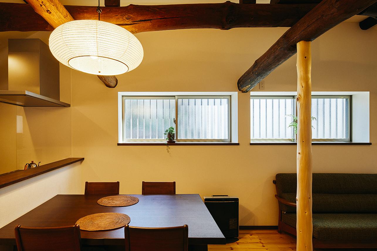 和テイストの照明が暖かみのある空間を演出しています。