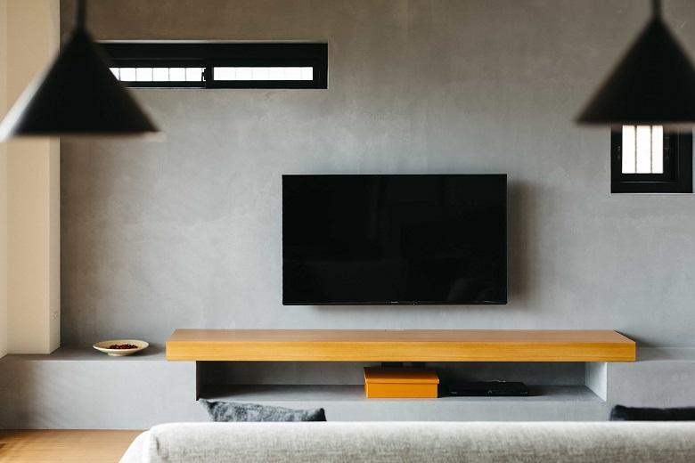 もともとあった小窓を残し、抜け感をだした壁。