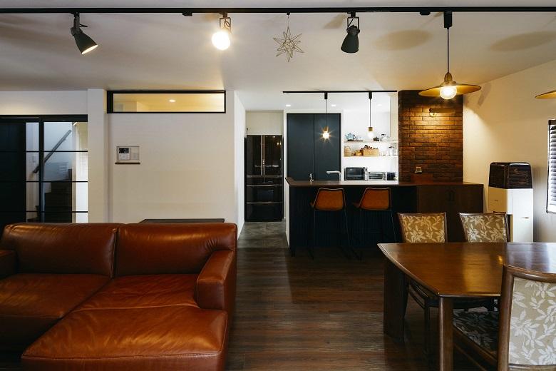 LDKは2部屋を繋げるようにしてつくり、広々とした空間になるように設計しました。