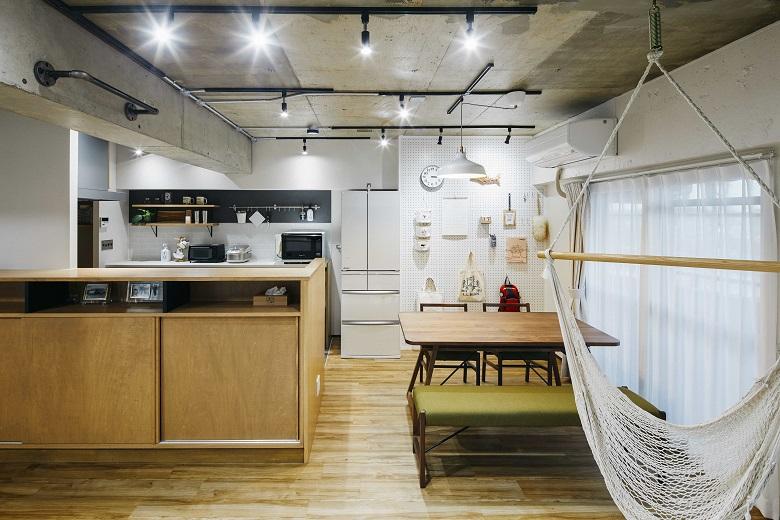 物件探しから、リノベーションまで一貫してサポートさせていただきました。間取りについても修正に修正を重ね、オーナー様にとって一番暮らしやすい家づくりを目指しました。