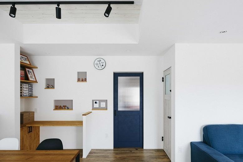 LDKの端にはワークスペースを造作。勉強にも、家事にも便利なスペース。