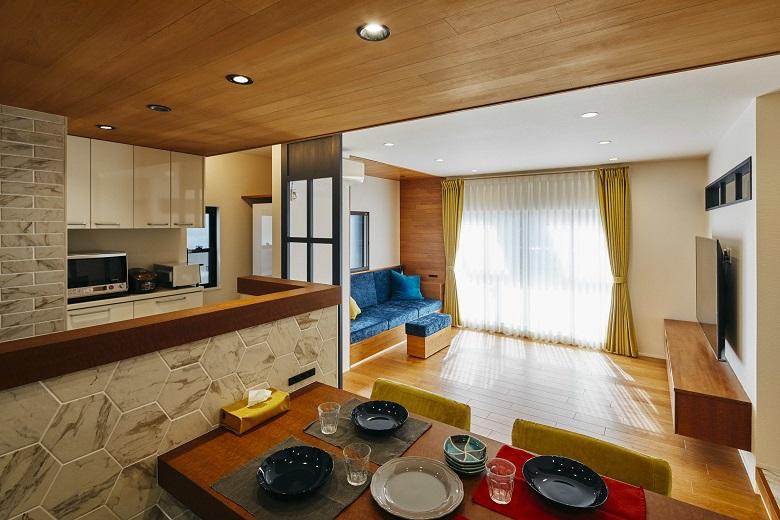 リビングスペースに対して少し天井を低くし、落ち着いた印象に。