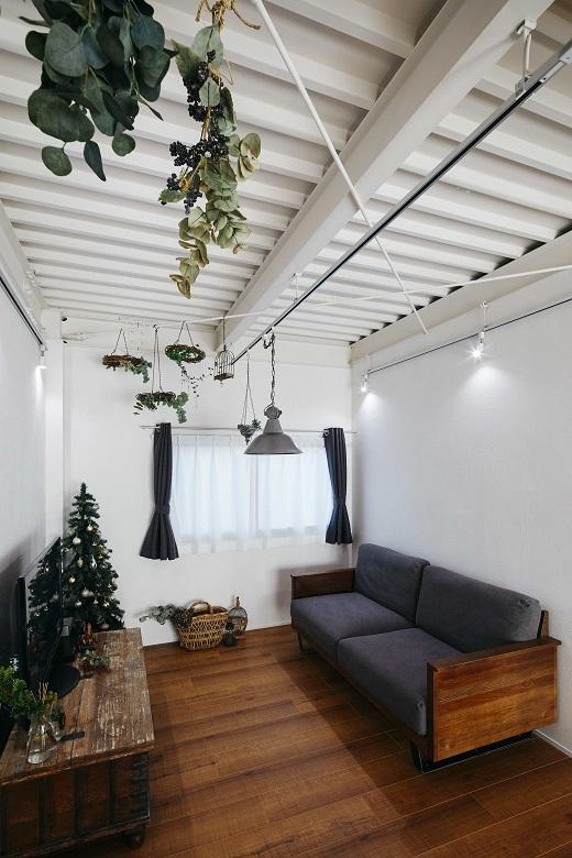 リビングスペースの壁は塗り壁にして質感を演出しています。