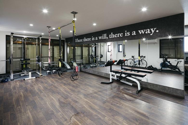 もともとダイニングや居室、水回りのあった1階をトレーニングスペースに大きく用途変更しました。