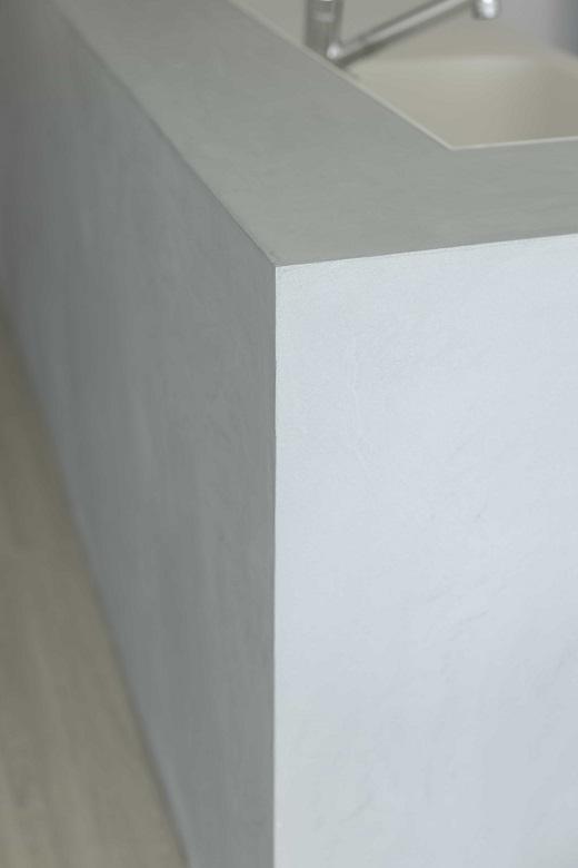 キッチンの腰壁にはセメント系内装材の「モールテックス」を使用。防水性能もばっちりです。