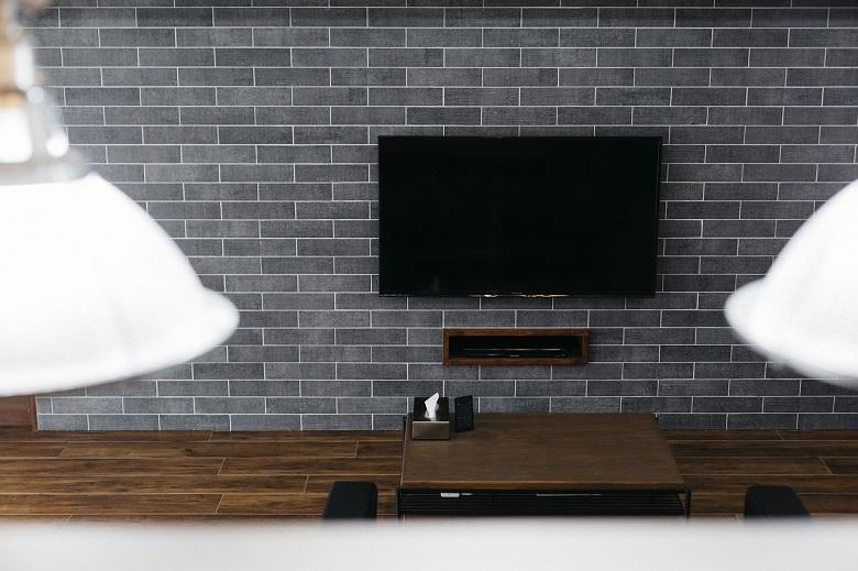 DVDデッキスペースは壁に埋め込み、すっきりとかっこいい印象に。