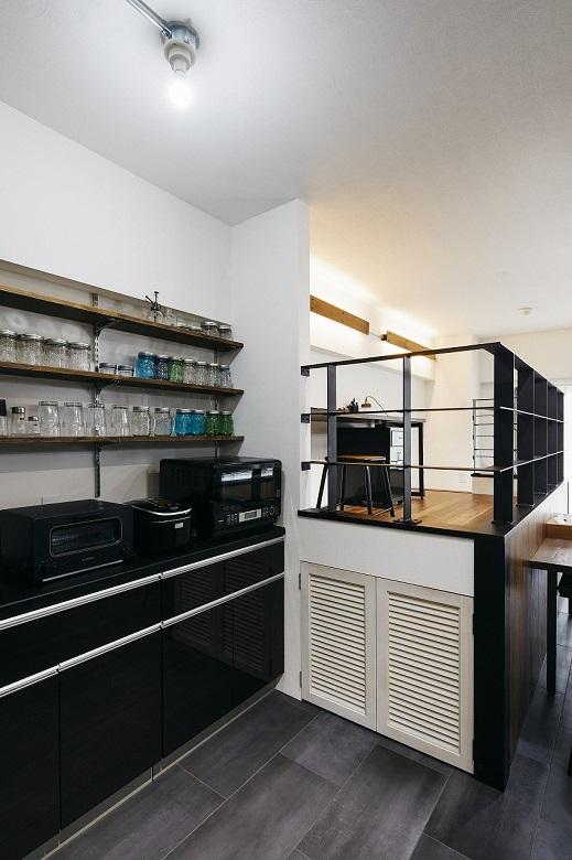 スキップフロアの下部は収納スペースとしても大活躍。