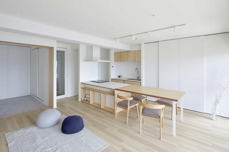 「シンプルナチュラルなマンションリノベ」のリビングダイニング