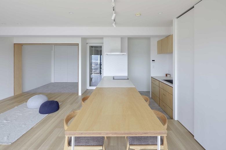 キッチンとダイニングが一体になっていることで、配膳も楽になり家事効率もアップ