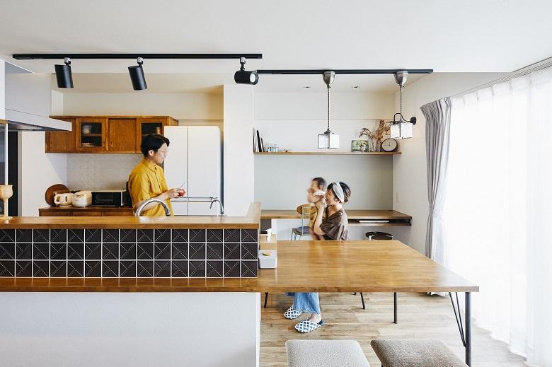 マンションのご購入からリノベーションまでサポートさせていただきました。
スケルトンリノベーションを行い、大きく間取りの変更を行っています。