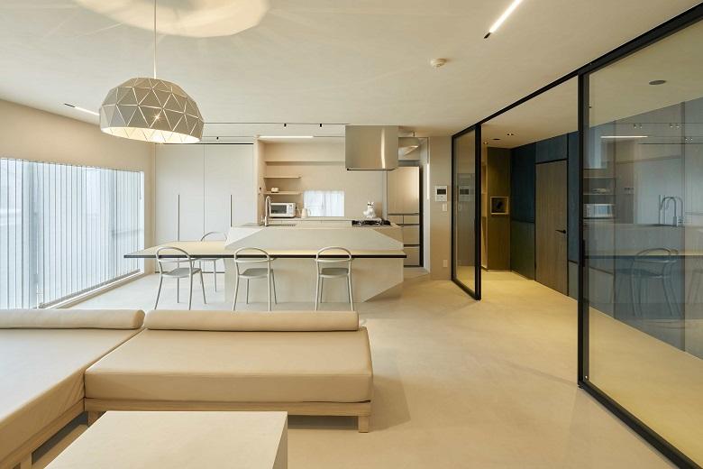 モルタル風仕上げの塗り壁材を使用し、優しくも洗練された質感を演出しました。