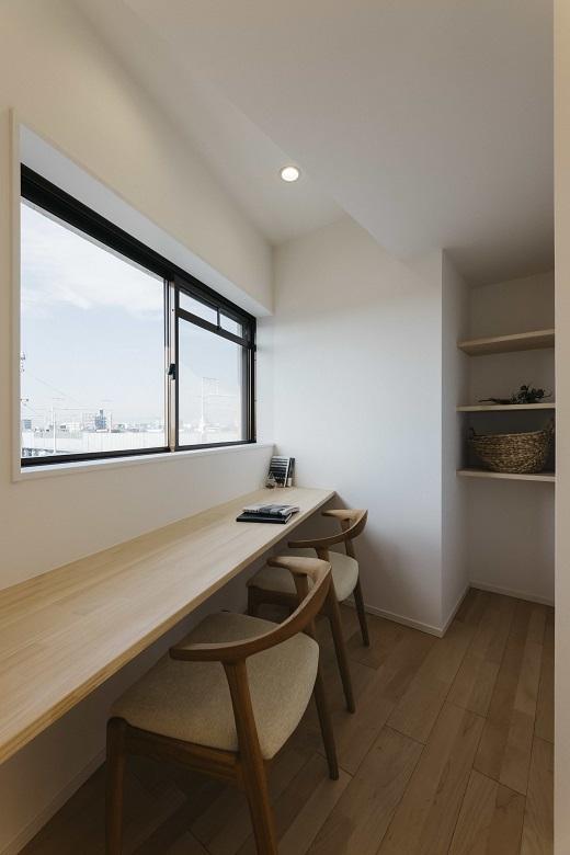 カウンターはワークスペースやお子様の勉強場所として利用できます。