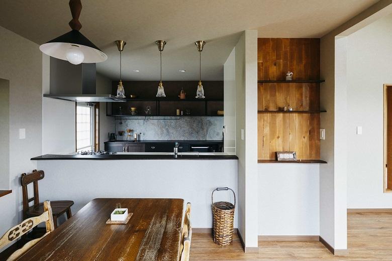 既存の家具や小物、施主様の今までの暮らしが活きるようなリノベーションを提案。