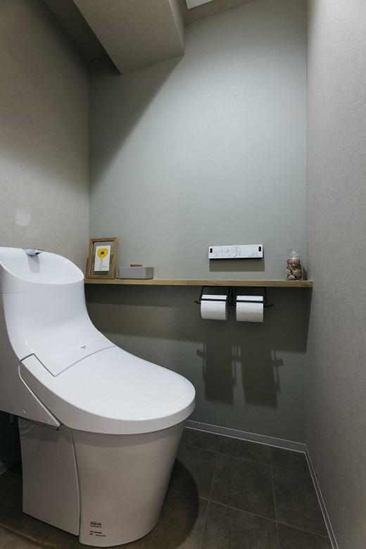 トイレは彩度を落として優しい雰囲気へと仕上げました。