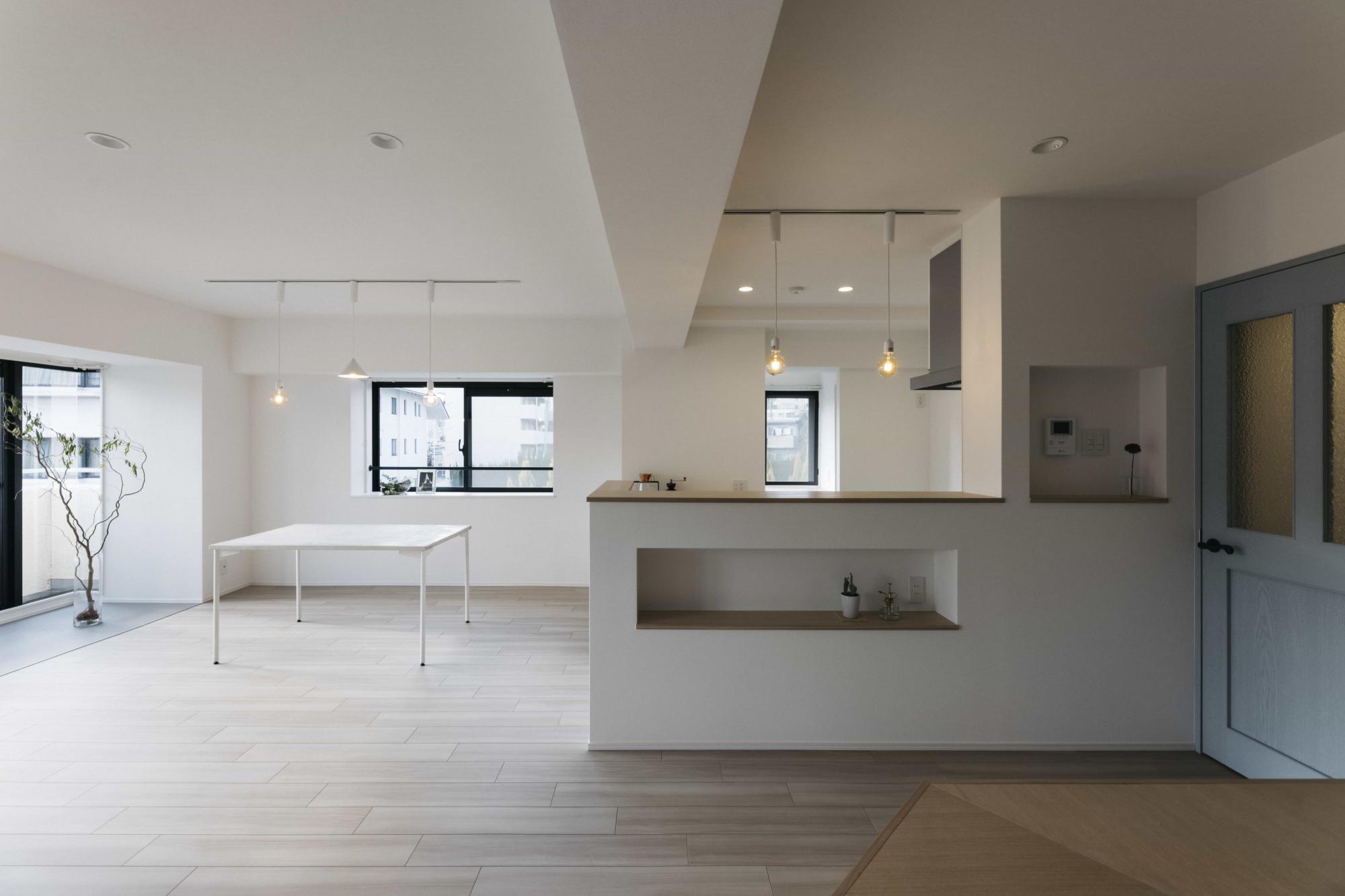 ペールトーンでまとめた北欧テイストのLDK。