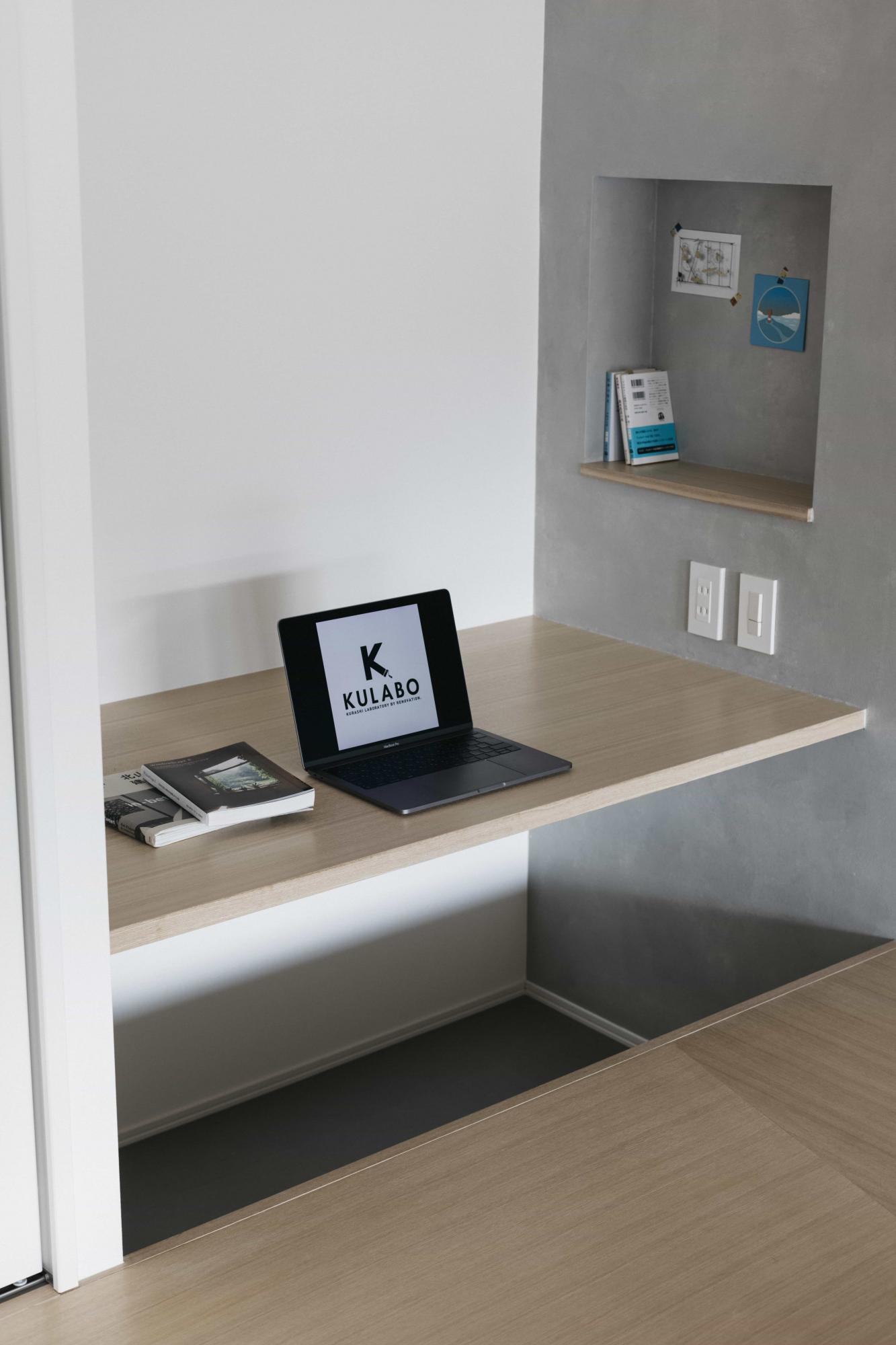 奥行きあるカウンターでパソコン作業なども不自由なくできます。