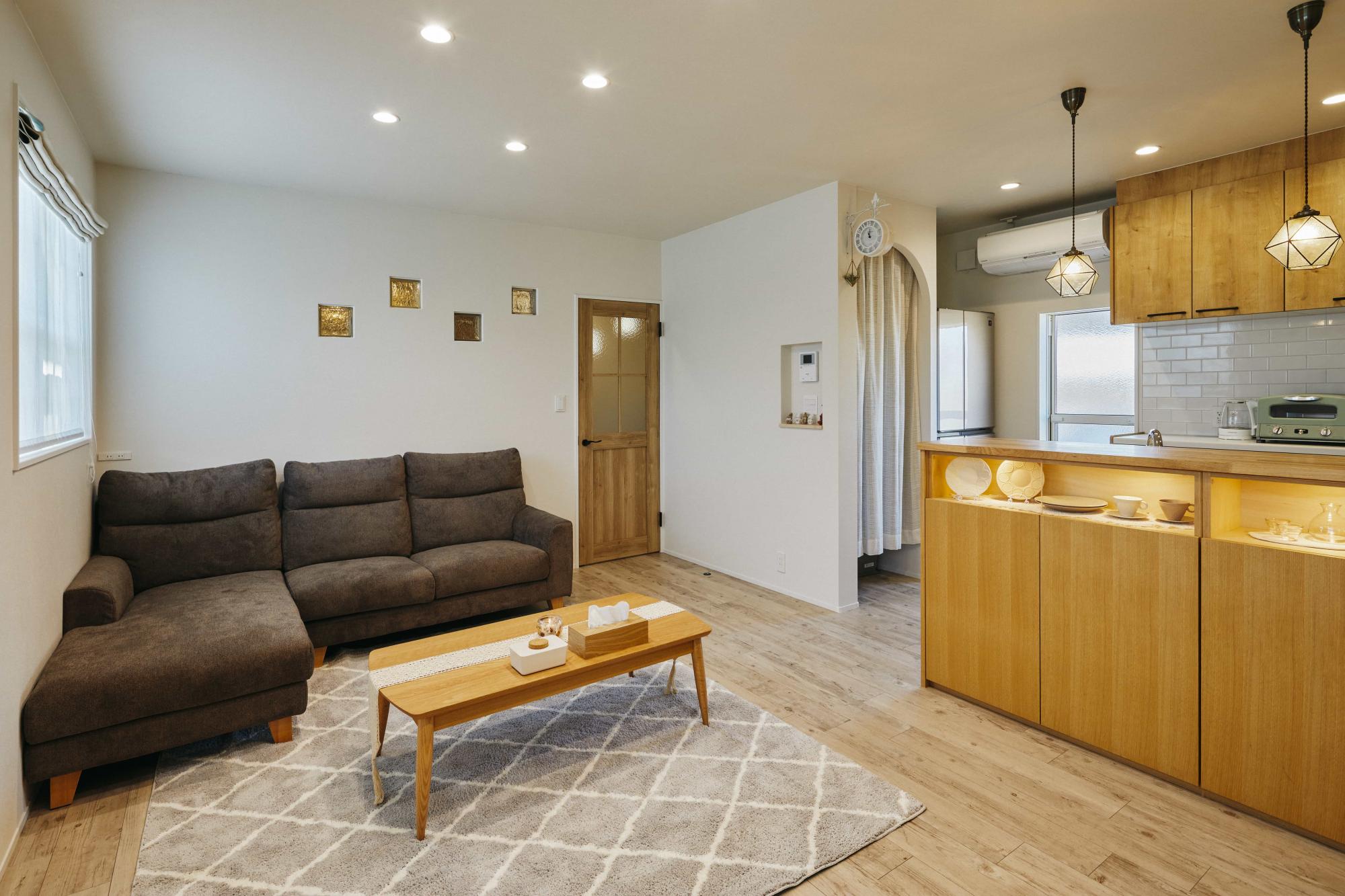 シンプルながらも自然の温もり感じる、居心地の良いLDK。