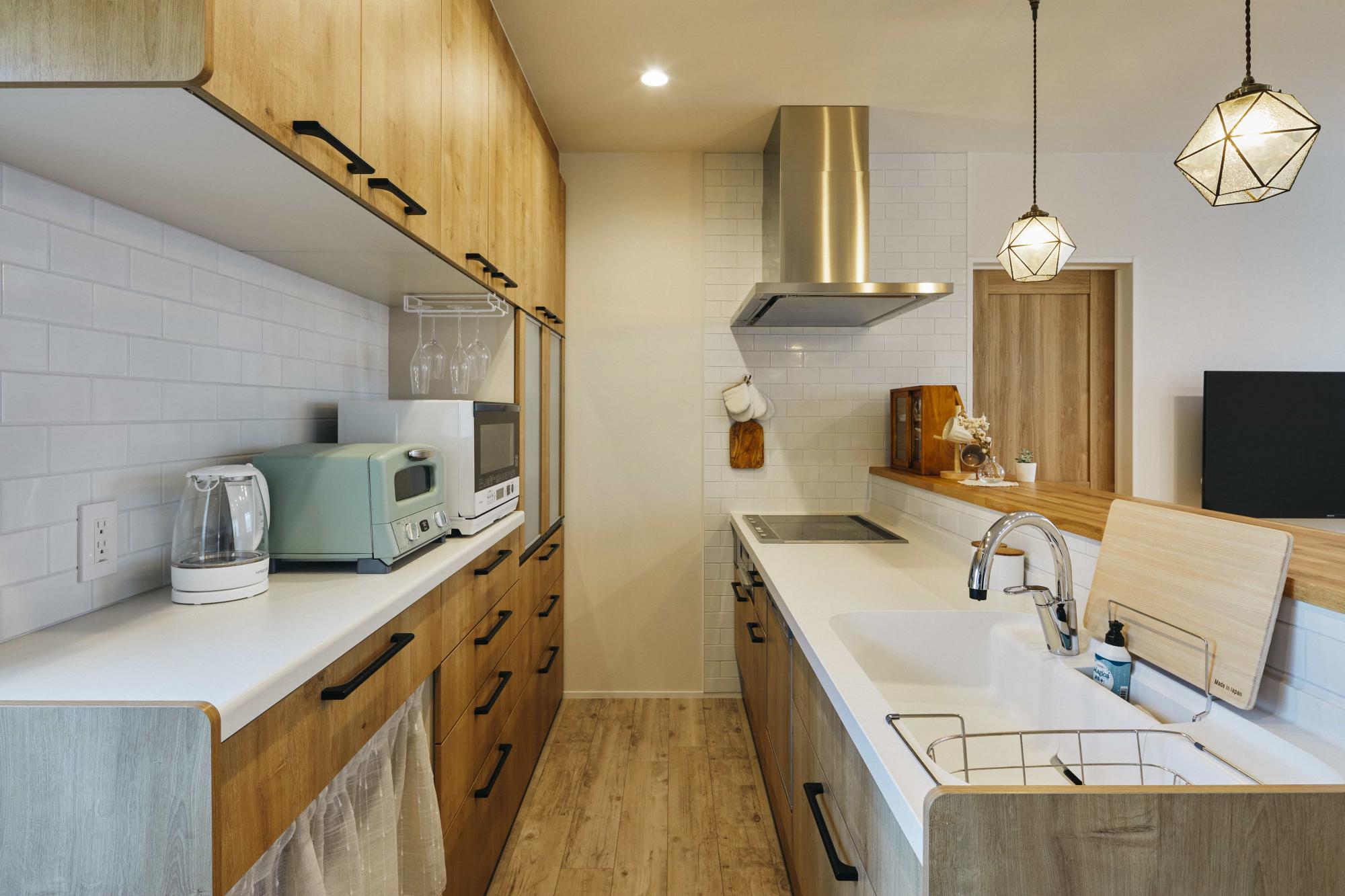 リビングを見通しやすいキッチンで、料理をしながら会話を楽しむことが出来ます。