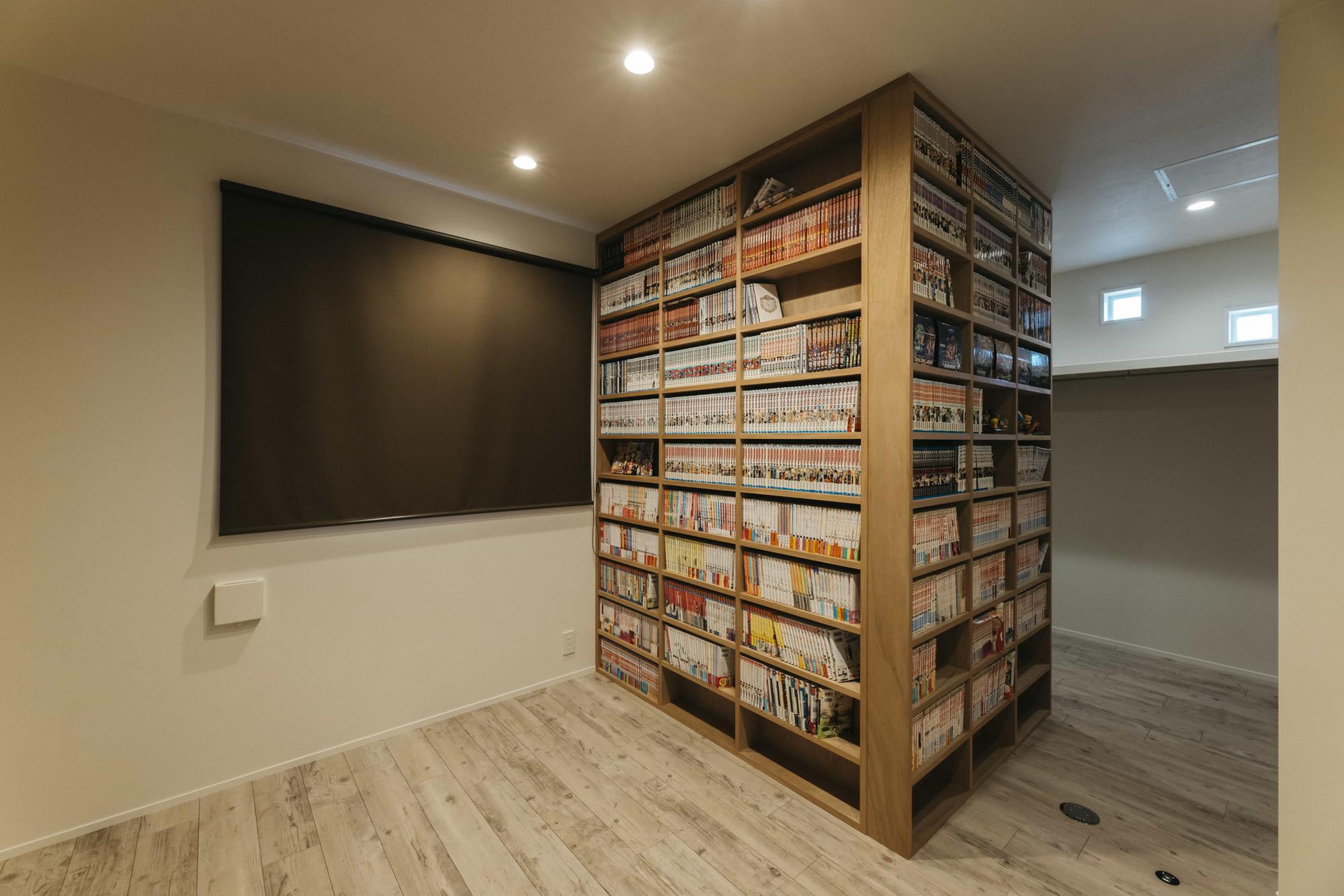 将来寝室として使う予定の部屋は、趣味の漫画が心置きなくおけるように漫画専用棚を造作しました。