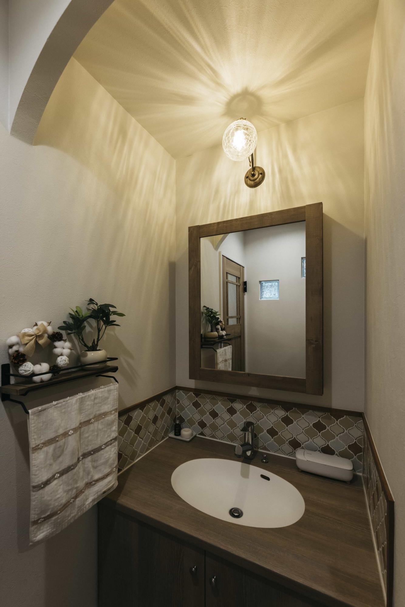 木とタイルの相性は抜群でナチュラルな雰囲気にまとまりました。