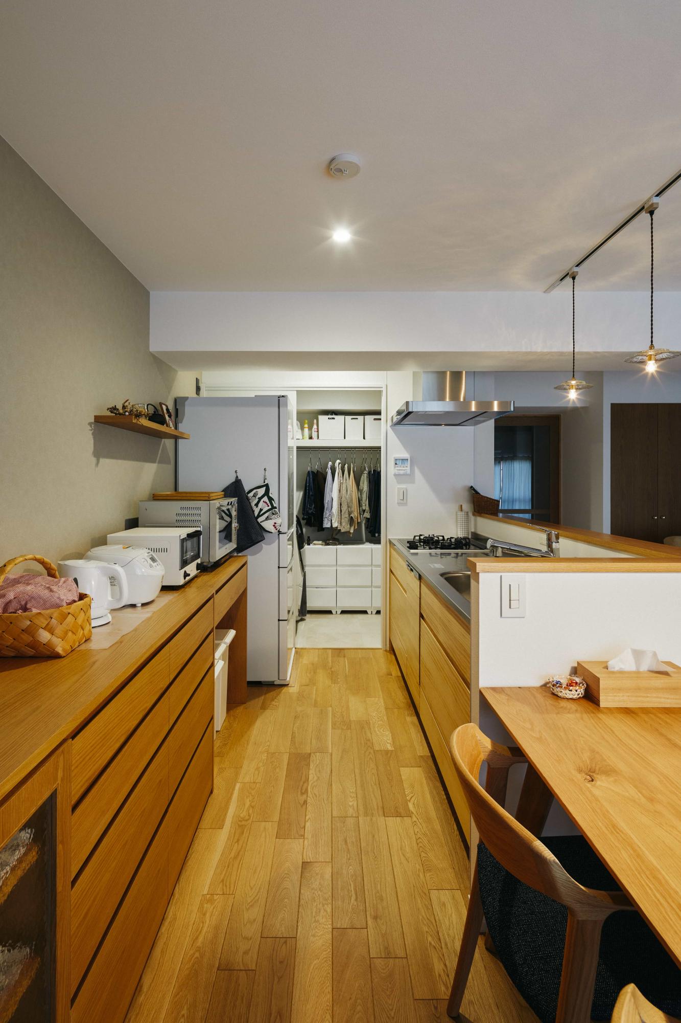 キッチンからWIC兼洗濯室に繋がり家事動線にも優れています。