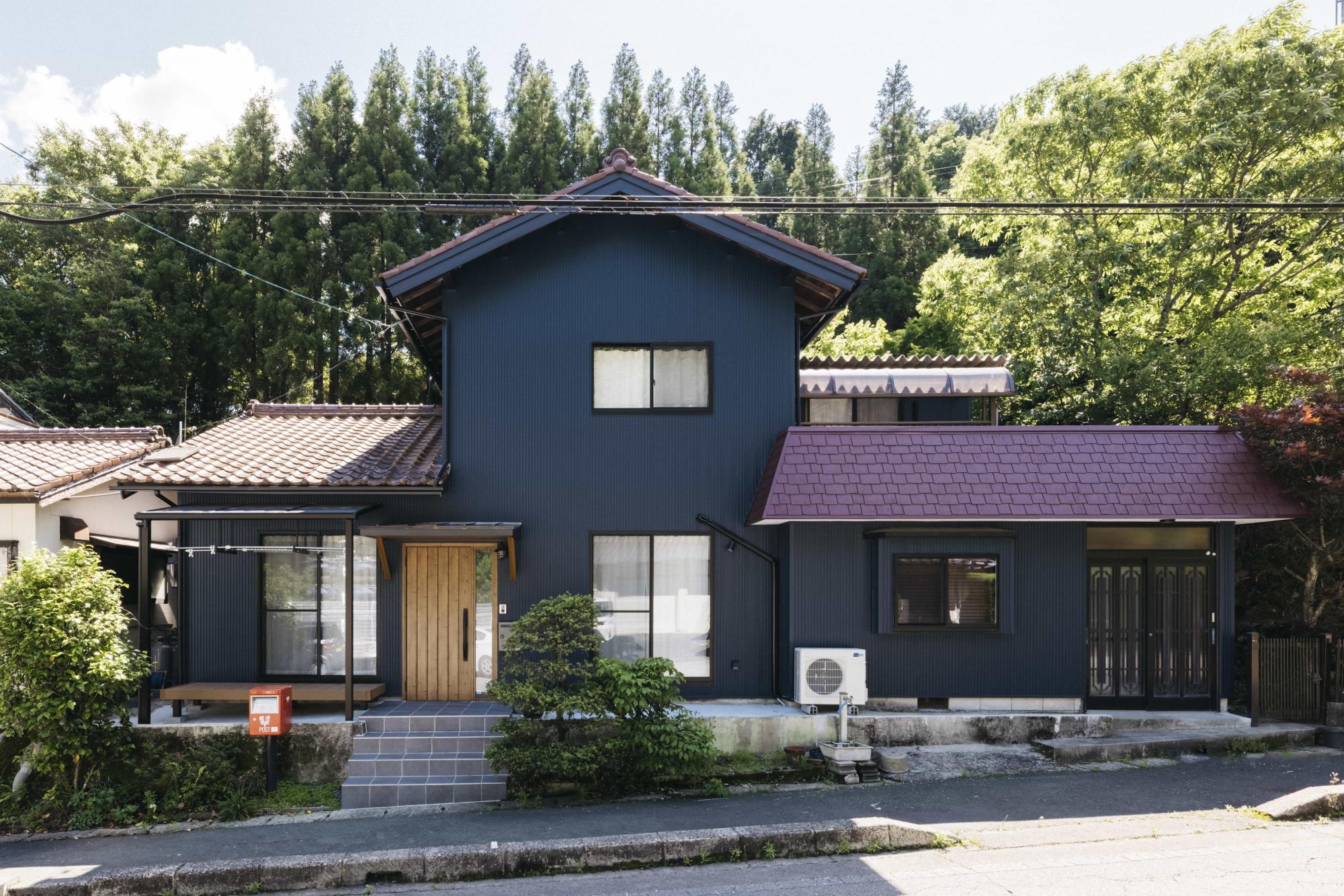 外壁工事を行うと同時に、断熱材を新調することで住まいの性能も向上しています。