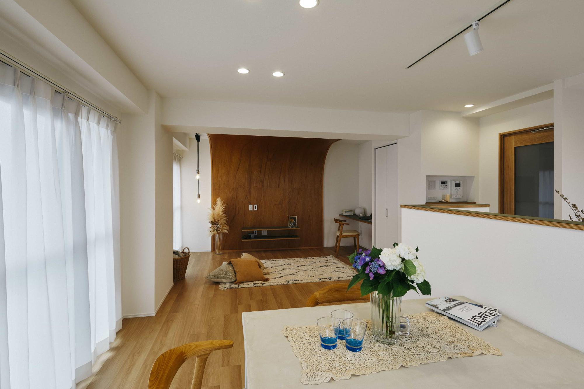 4面採光のため住まい全体風通しが良く、バルコニーからは明るい光が差し込みます。