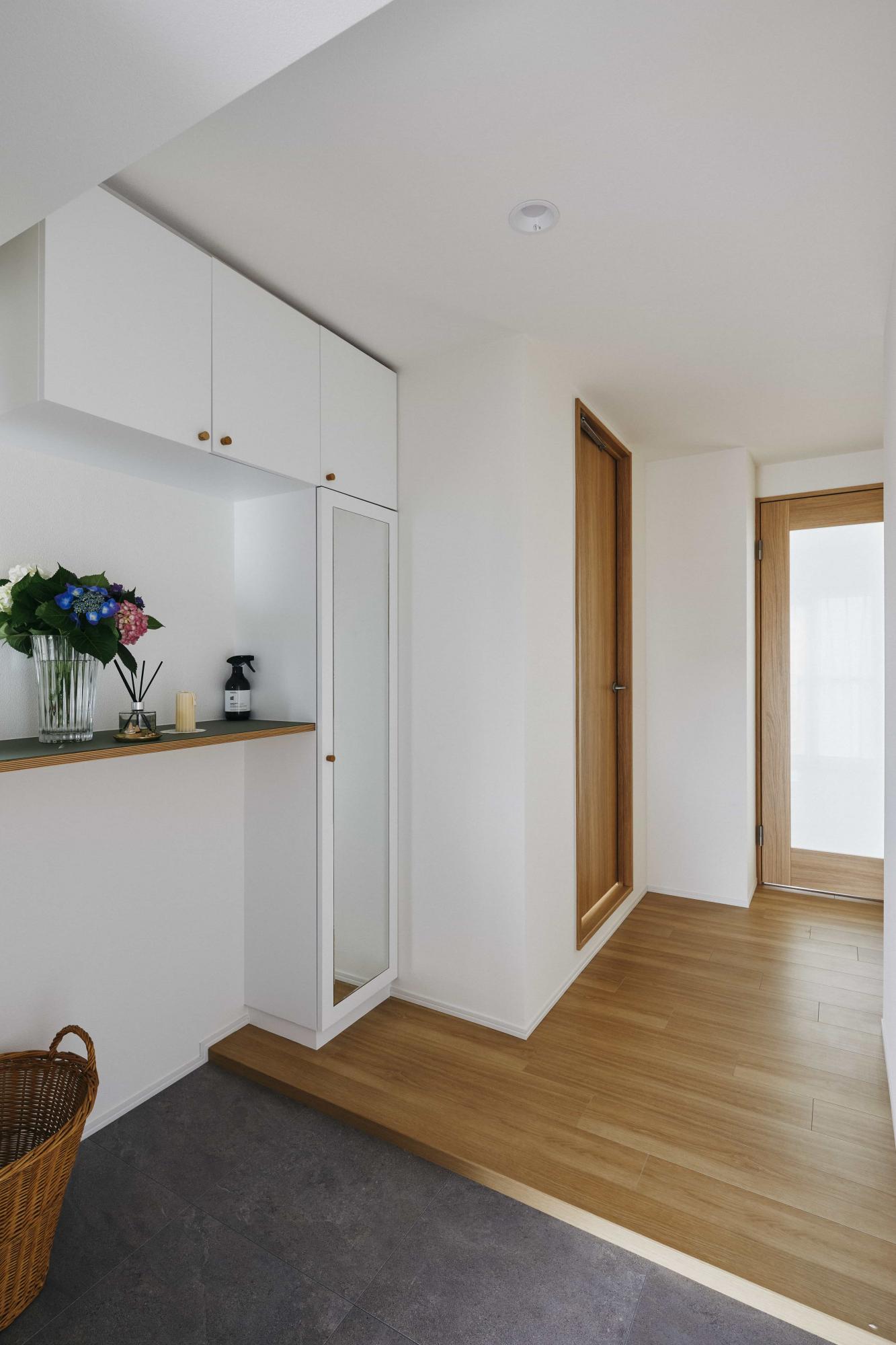 玄関収納は既存の収納棚をリメイクしました。