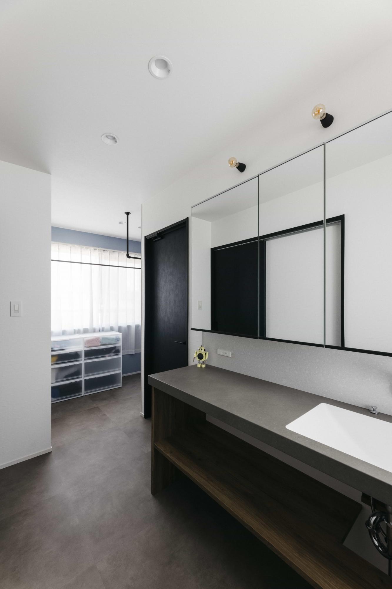 洗面脱衣室を抜けると、、、