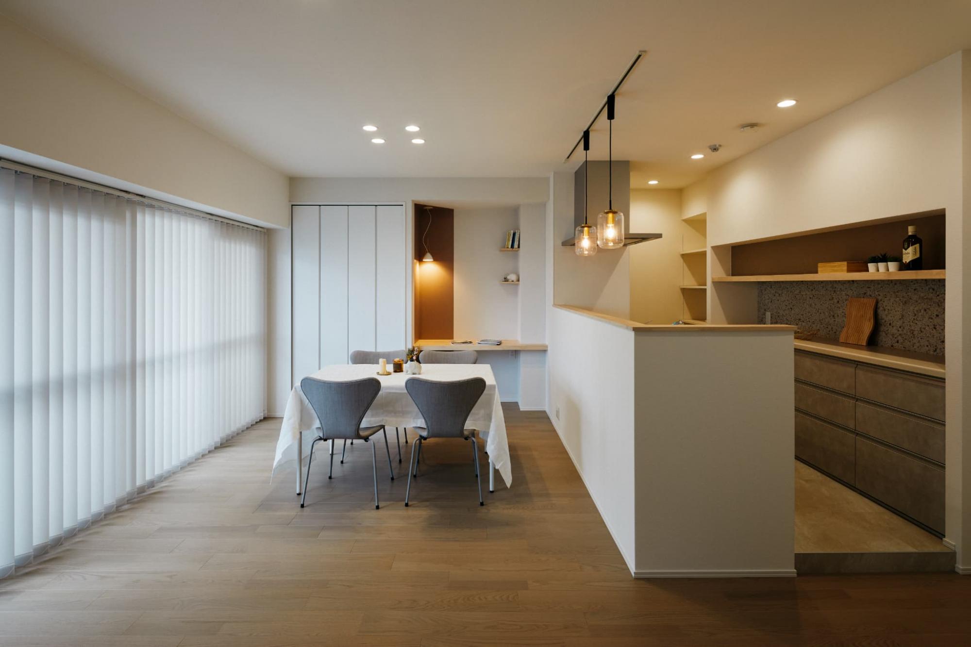 内装は韓国のカフェなどの最先端インテリアを参考に設計。