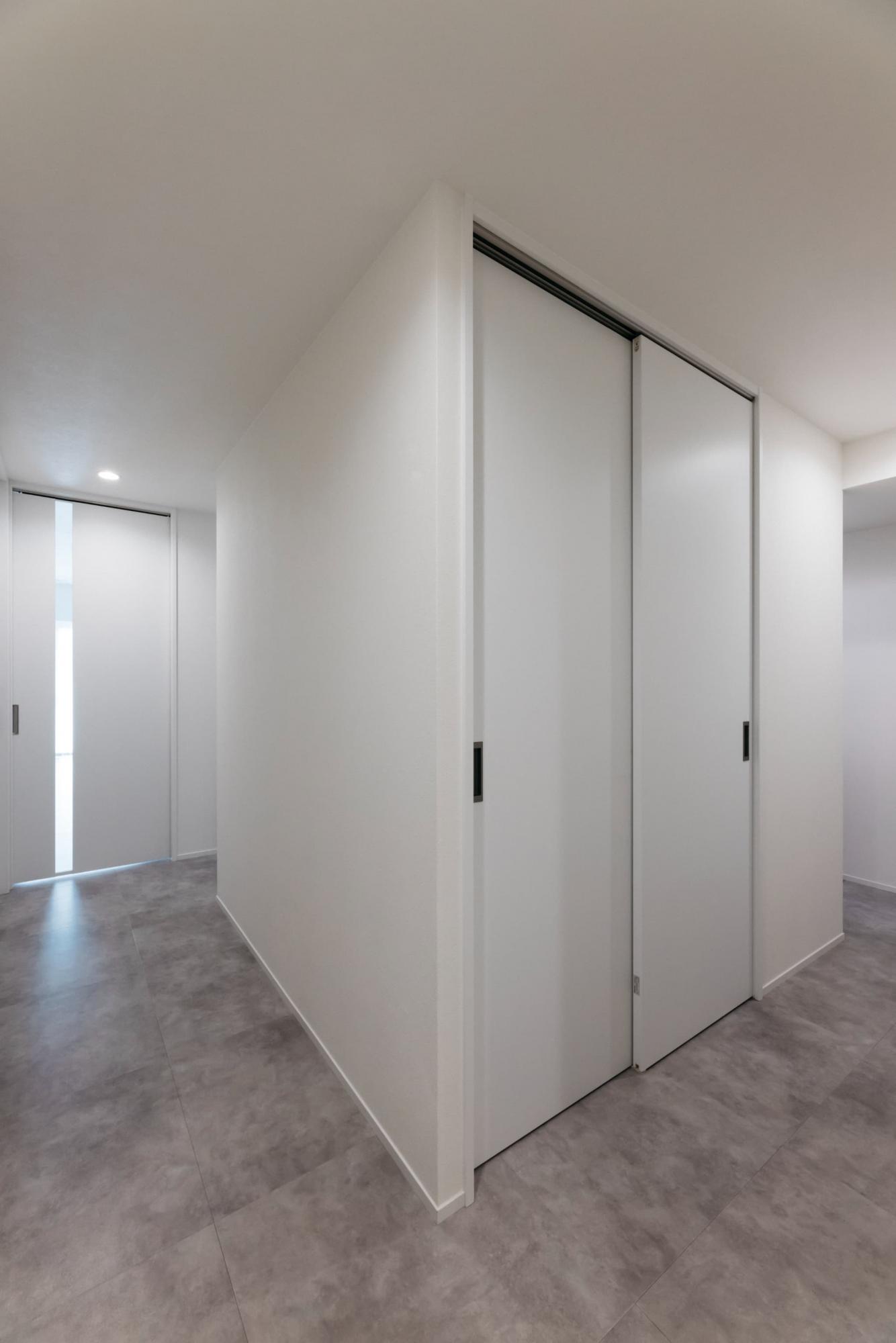 家の中をぐるりと回遊できる口の字型の廊下を計画。