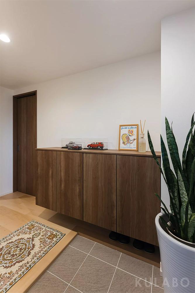 空き部屋を縮小して、玄関の収納スペースを増やしました。