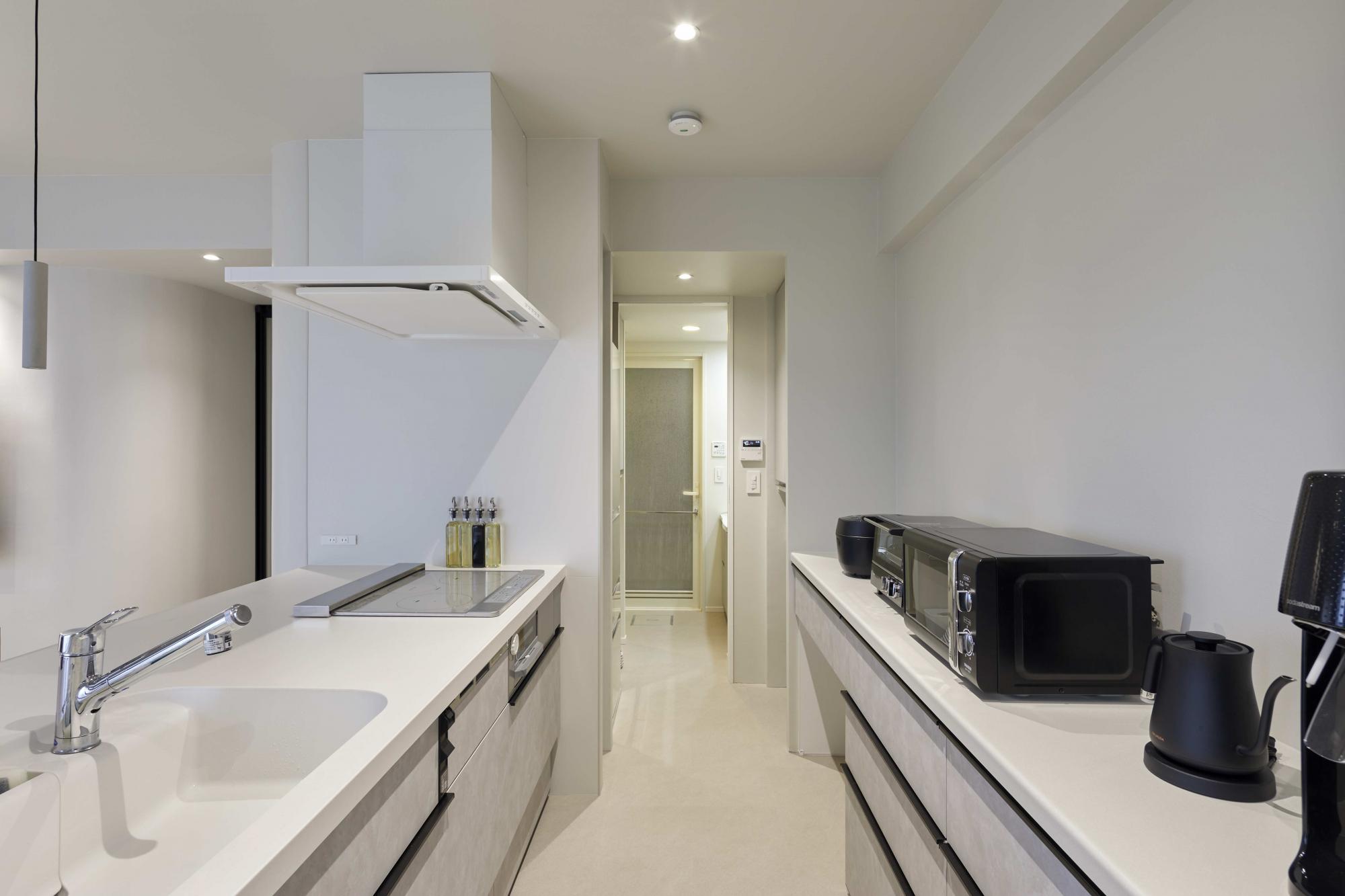 家事効率を高めてくれるキッチンから洗面、浴室に繋がる動線は、既存の間取りを活かしました。