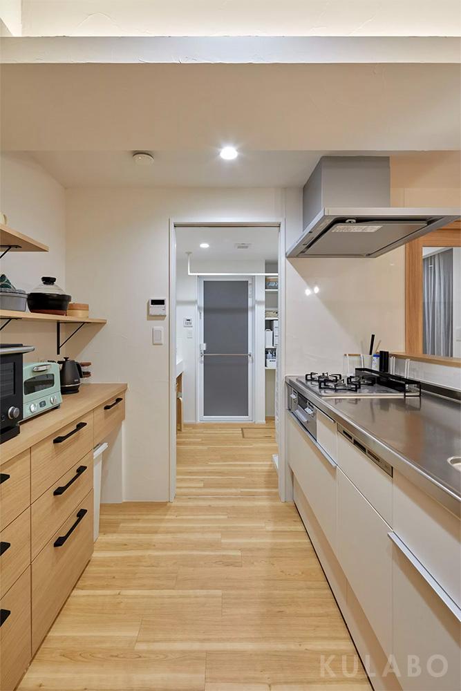 廊下側・キッチン側の両方から洗面室に出入りできる便利な2WAY動線。